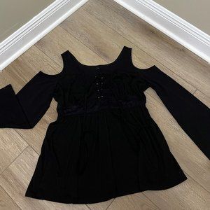 Blouse Women's , Size 2 XL Black bare shoulders, long sleeves with round neck.